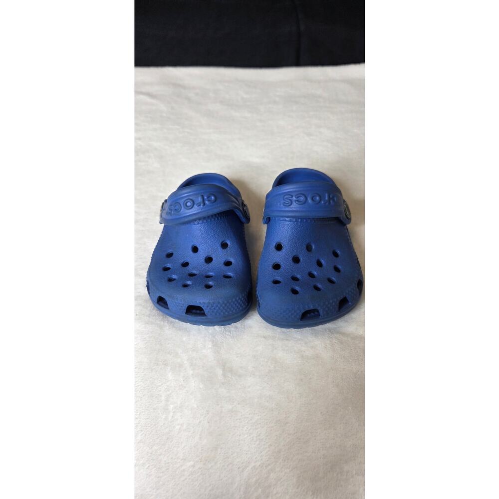 Crocs Toddler Size 2-3 Blue